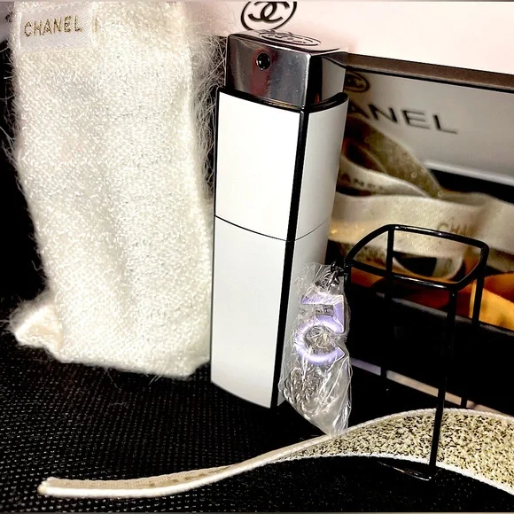 Chanel No. 5 Perfume Travel Set, Chain & Pouch Collectable, Limited Edition - Picture 9 of 10